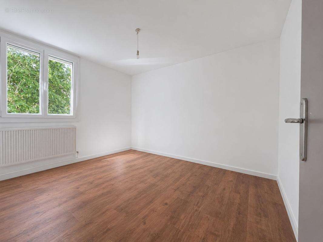 Appartement à vendre 4 pièces SAINT CYR SUR LOIRE (37) - photo 6