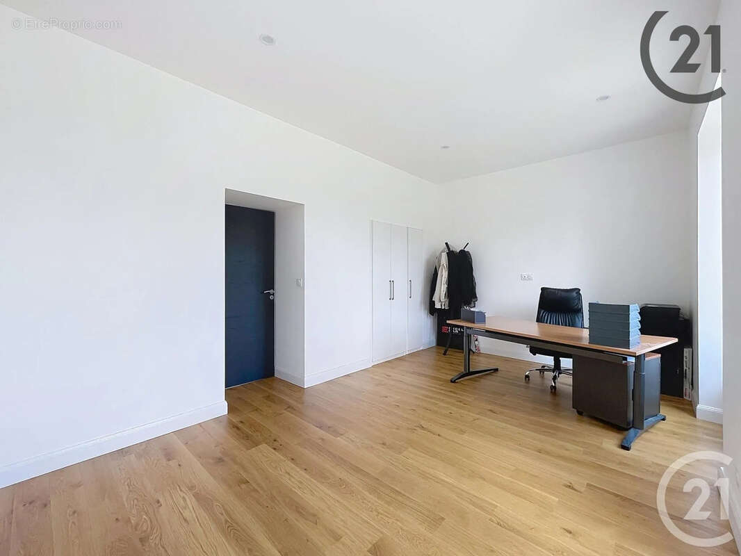 Maison à CHAMPS-SUR-YONNE