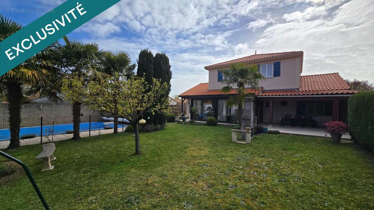 Photo 3 - Maison à LUSSAC-LES-CHATEAUX