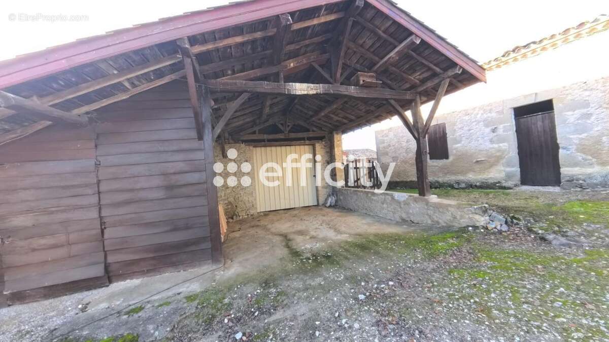 Maison à SAINT-PASTOUR