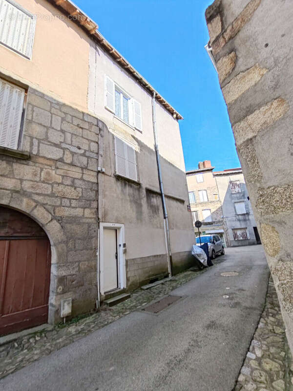 Appartement à SAINT-LEONARD-DE-NOBLAT