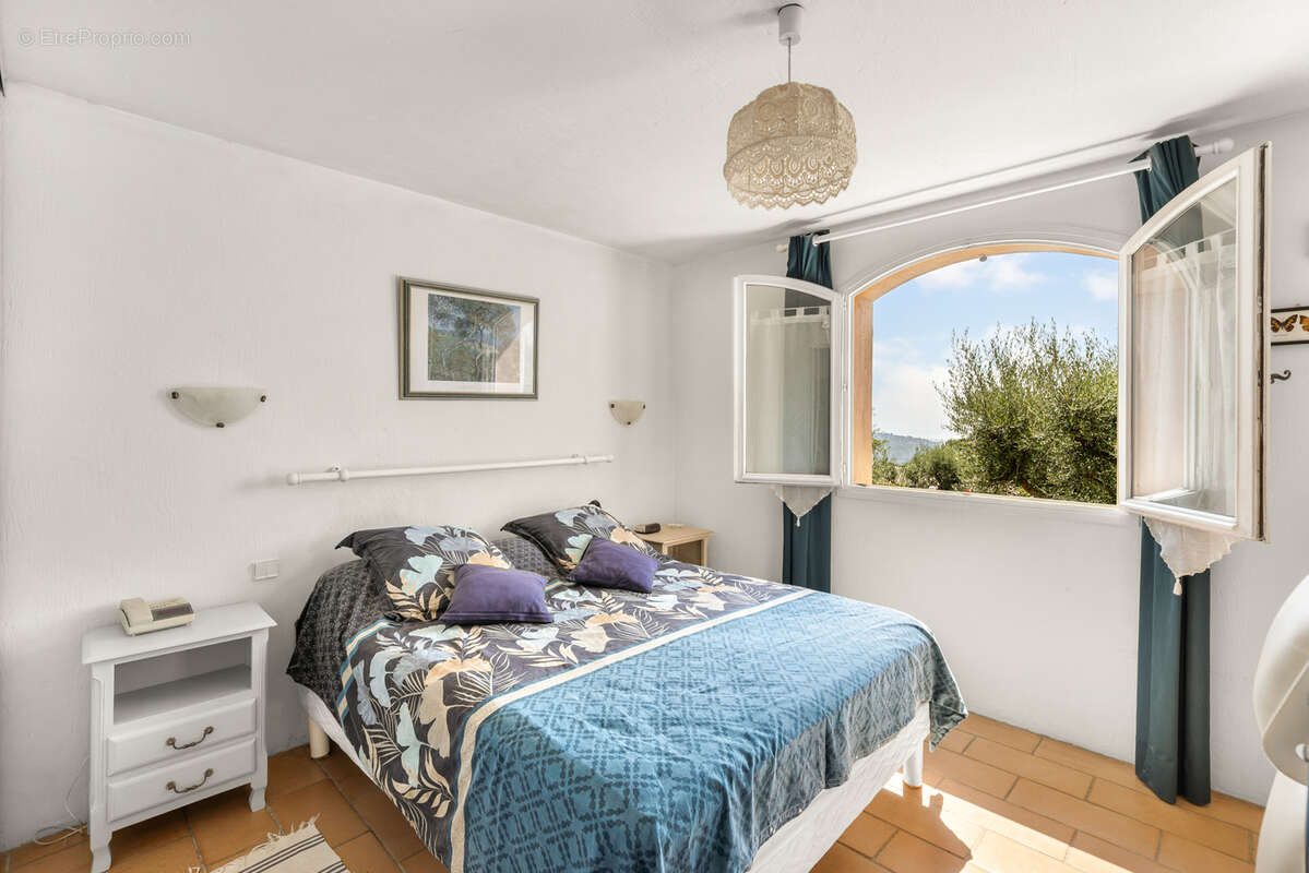 Tourrettes-sur-Loup   Maison familiale avec piscine, vue mer et village - photo 15