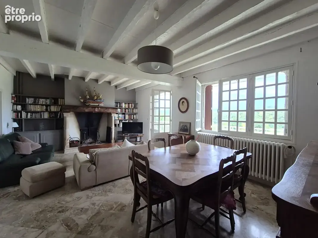 CORRÈZE. Proche d'ARGENTAT. Maison de campagne comprenant 4 chambres, une maison attenante à rénover, une dépendance et un terra - photo 8