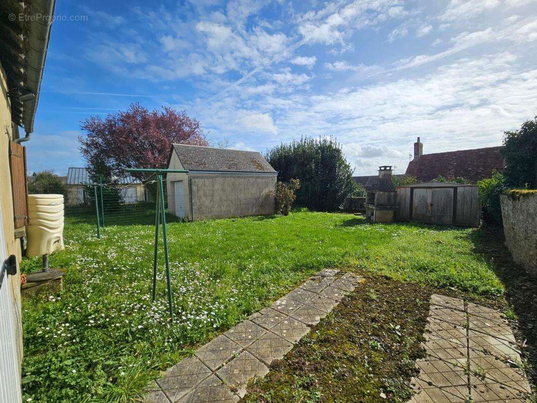 Maison à COULANS-SUR-GEE