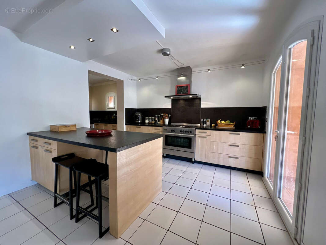 Maison à LE REVEST-LES-EAUX