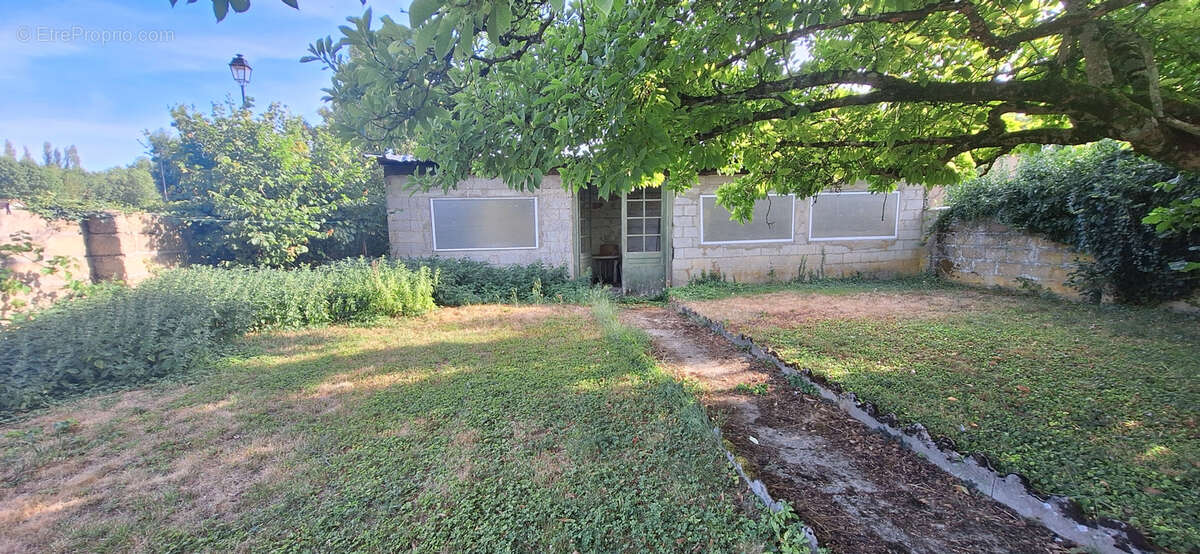 Maison bourgeoise de 190m2,6 chambres,sous-sol,cave,double garage,dependance terrain 806m2. - photo 6