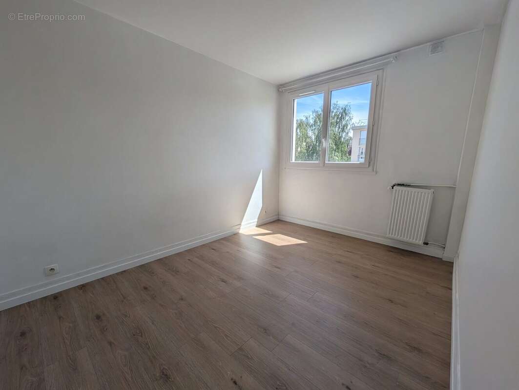 Appartement à LES CLAYES-SOUS-BOIS