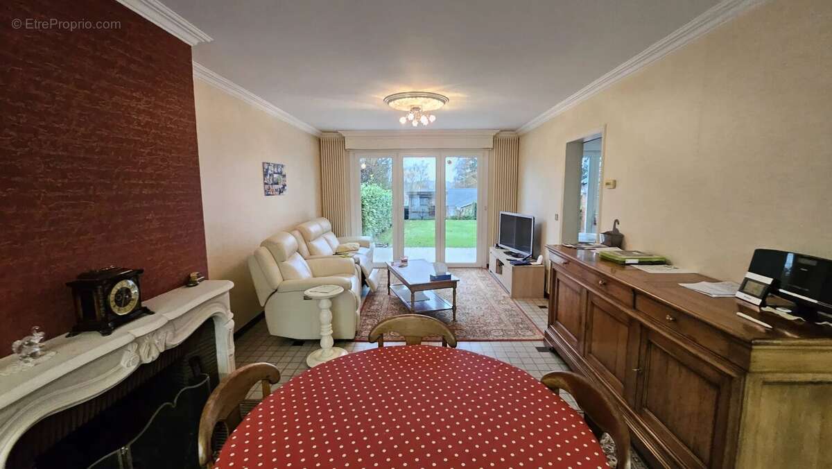 Maison à NEUVILLE-EN-FERRAIN