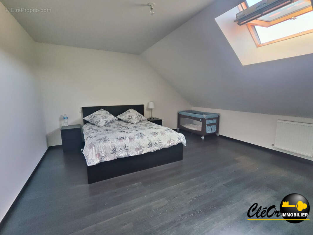 Maison 190 m² à La Chapelle-Saint-Sauveur  - photo 8
