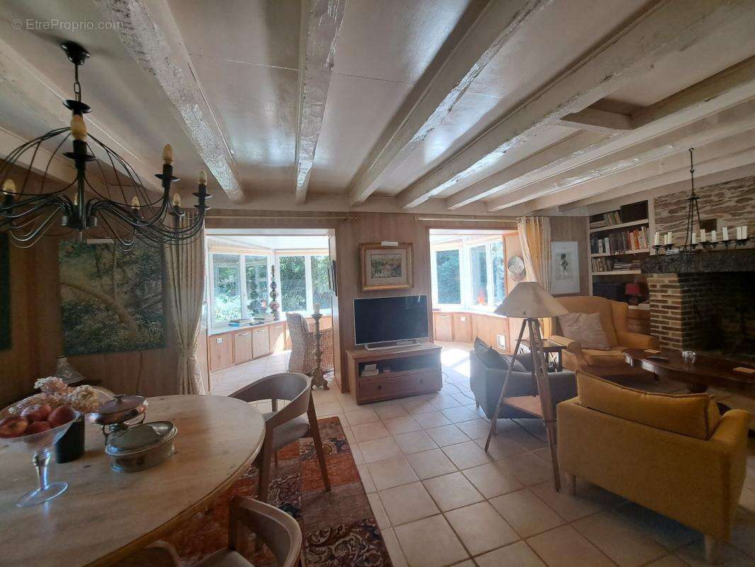 Maison à ARNAC-POMPADOUR