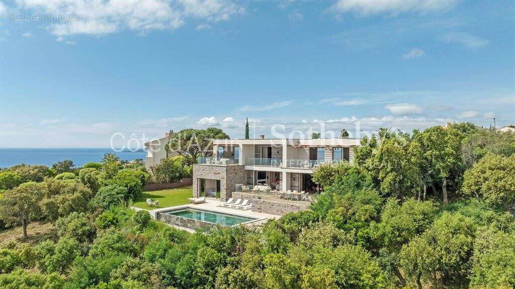 Villa de luxe aux Issambres avec vue mer panoramique et piscine à débordement - photo 2