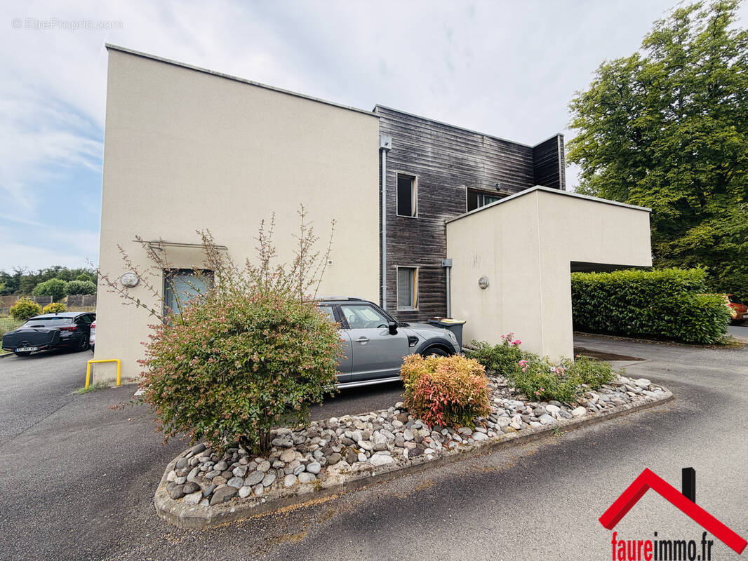 Appartement à VARETZ