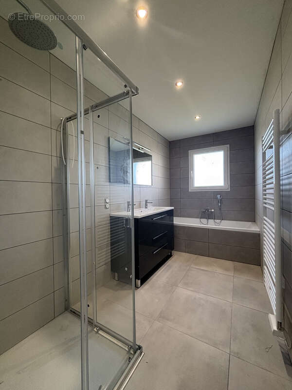 Appartement à COGNAT-LYONNE