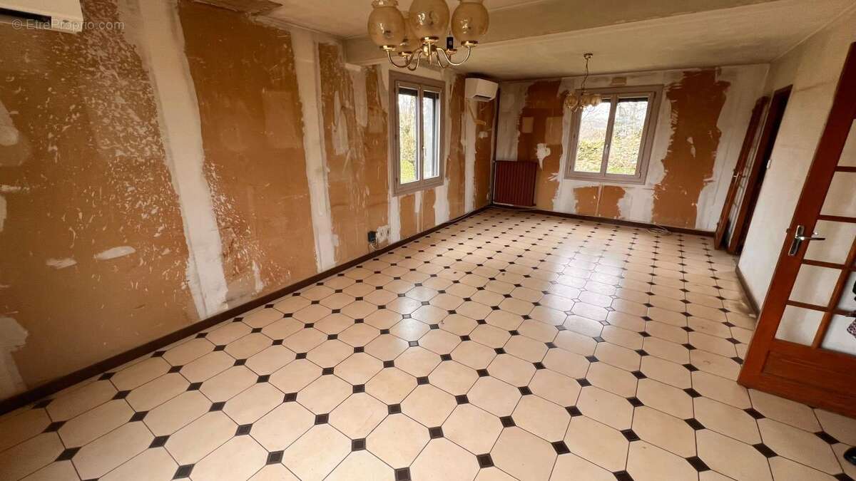 Maison à VILLENEUVE-SUR-BELLOT