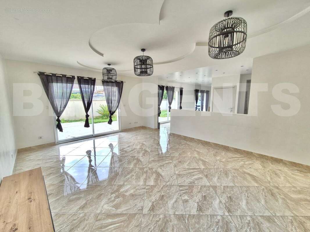 037af625-7e4a-4fbd-b769-46115a411e76 - Maison à MANTES-LA-JOLIE