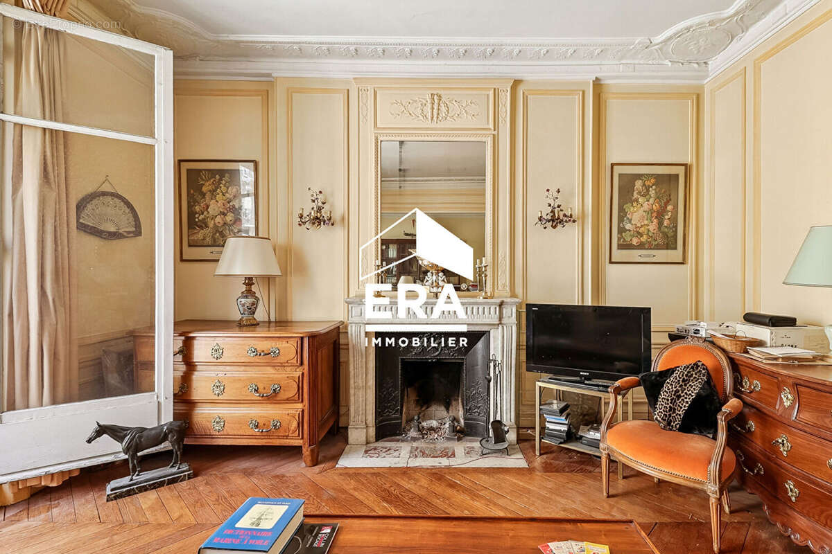 Appartement à PARIS-17E