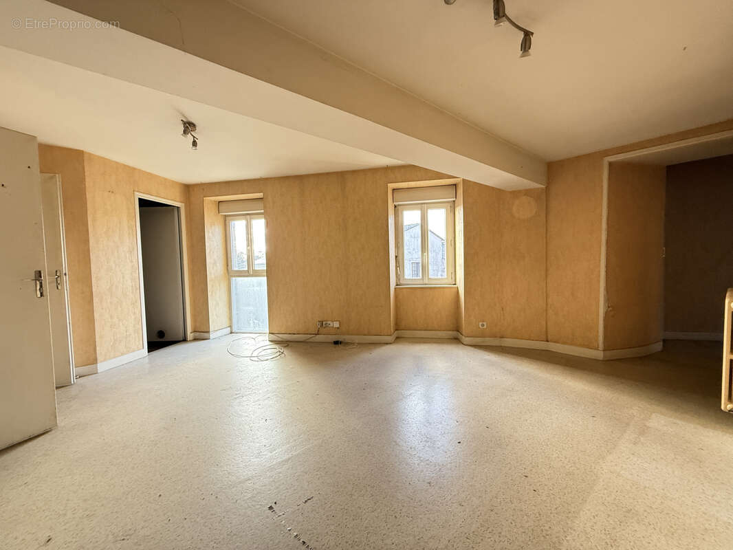 Commerce à MONTAIGU