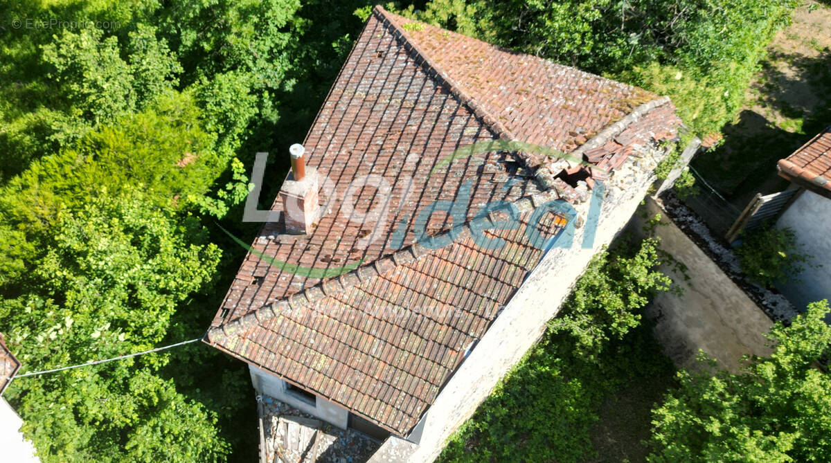 Maison à POULE-LES-ECHARMEAUX