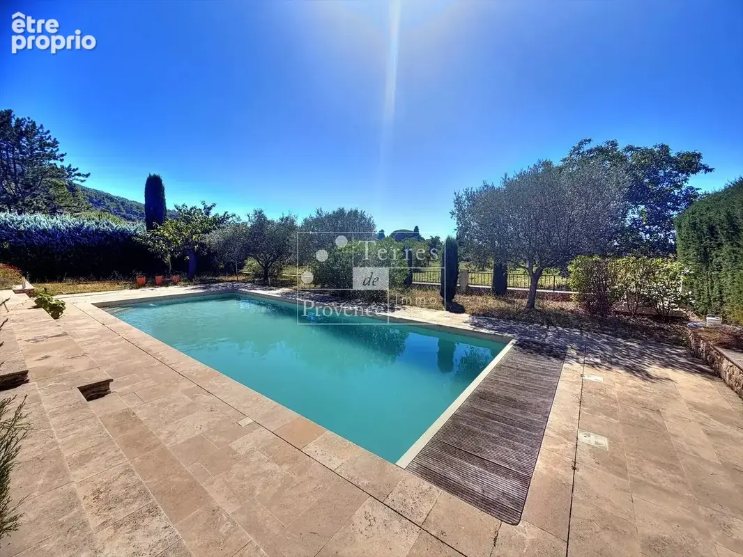 A vendre à Aups, villa provençale avec piscine et garage à Aups - photo 2