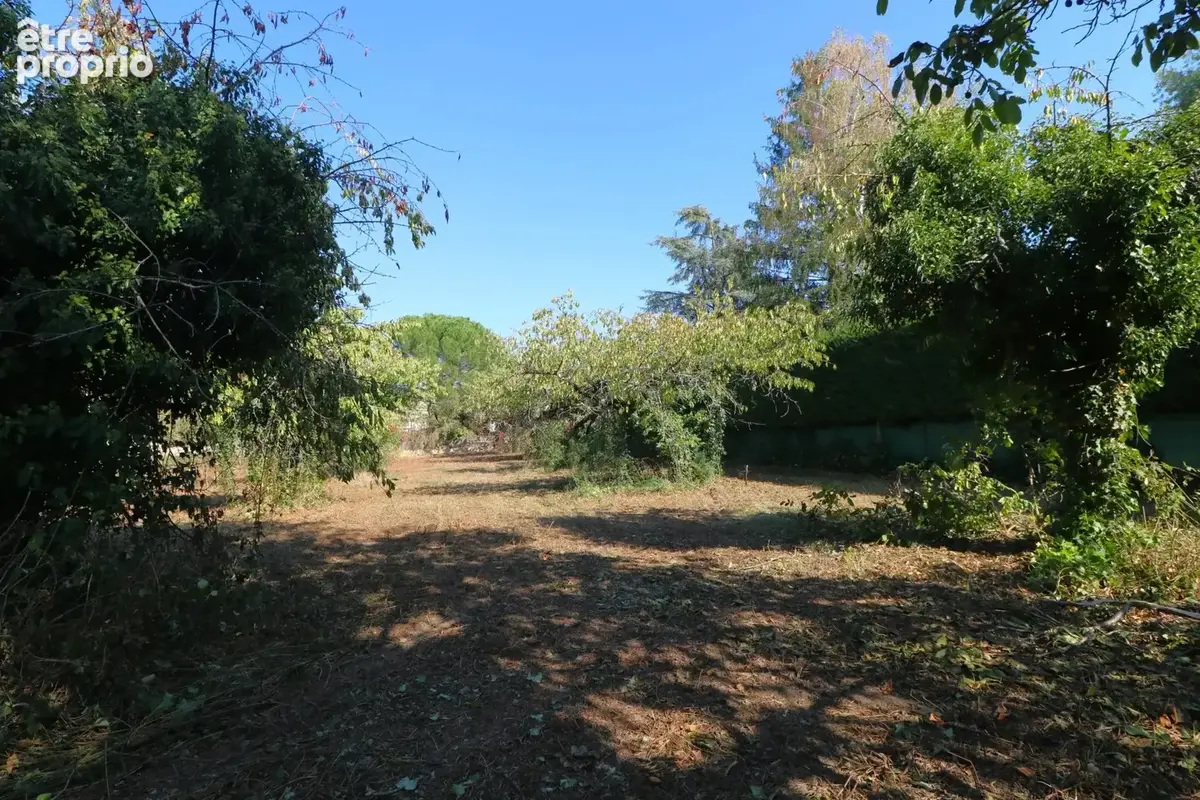 Terrain constructible de 1475m2 - photo 2