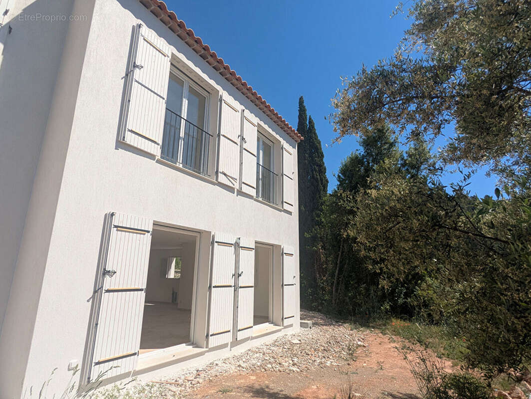 Maison à VILLECROZE