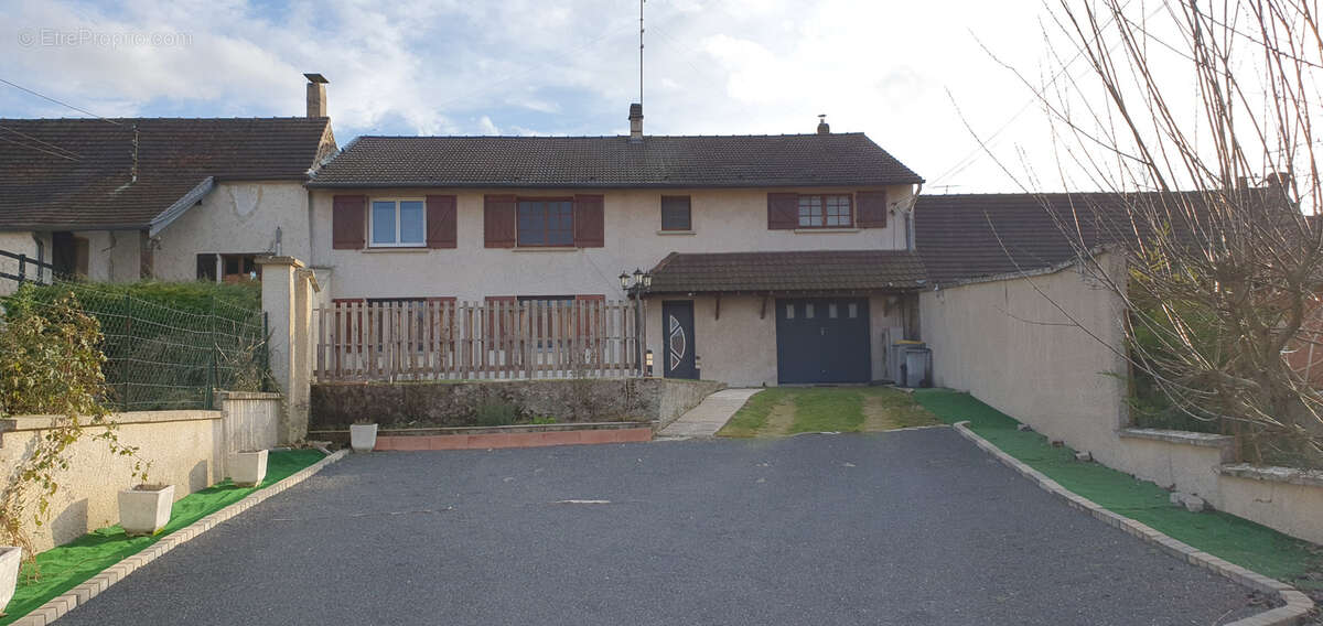 Maison à COULONGES-COHAN