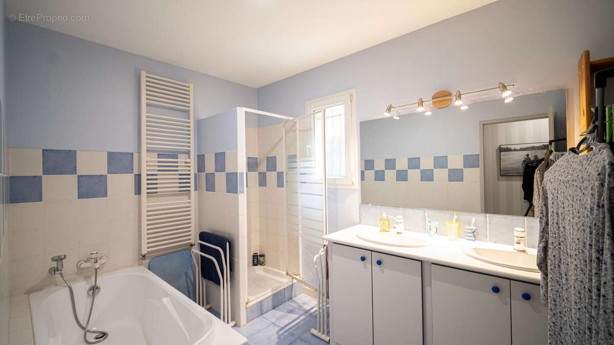 Maison à MONTELIMAR