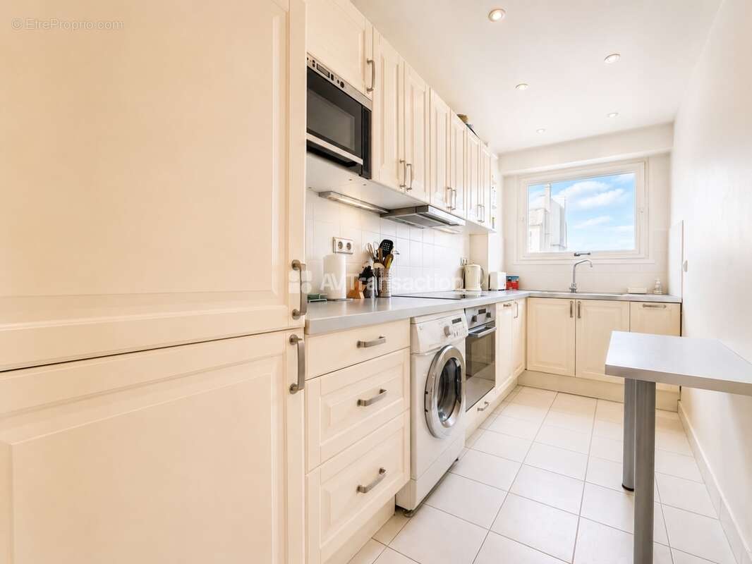 Appartement à NEUILLY-SUR-SEINE