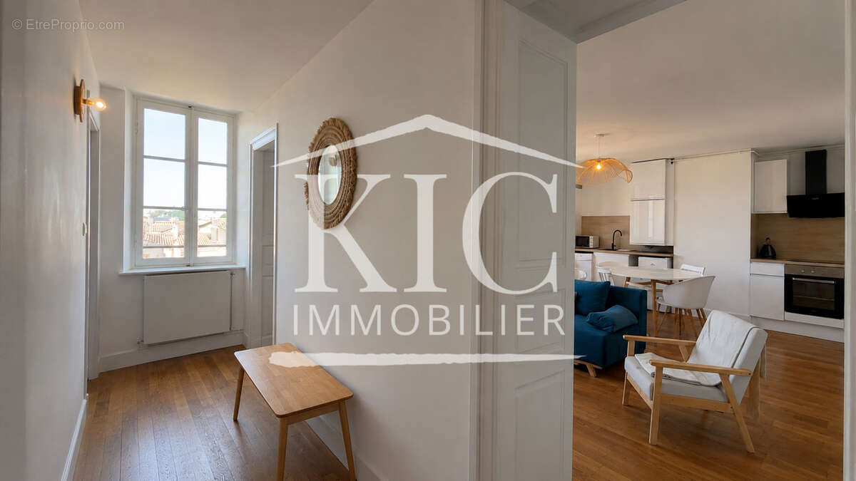 CARCASSONNE CENTRE-VILLE - Superbe T3 Duplex de 85 m2 avec vue sur la Cité - photo 2