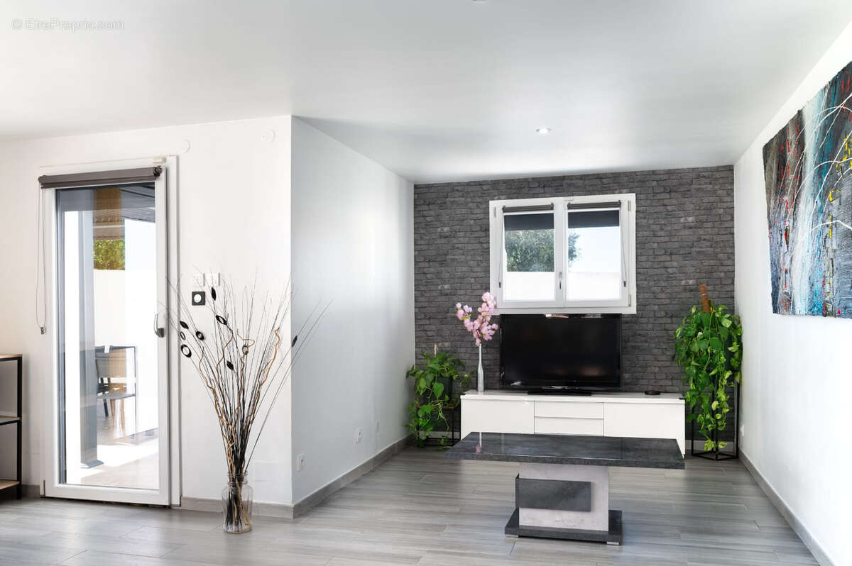 Maison à SAINT-LAURENT-DE-LA-SALANQUE