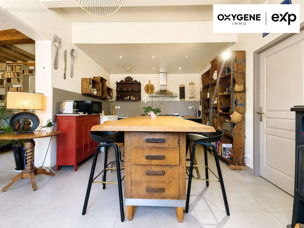 Maison 173 m² à Saint-Esteve  - photo 5