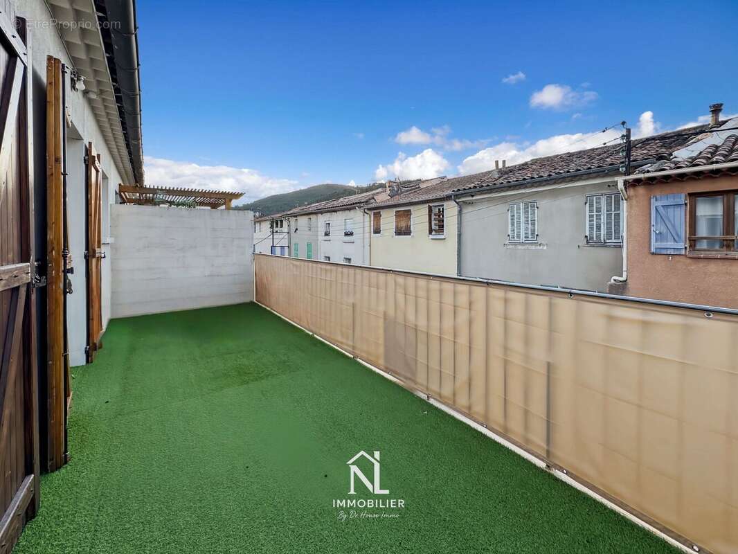 Appartement à CUERS