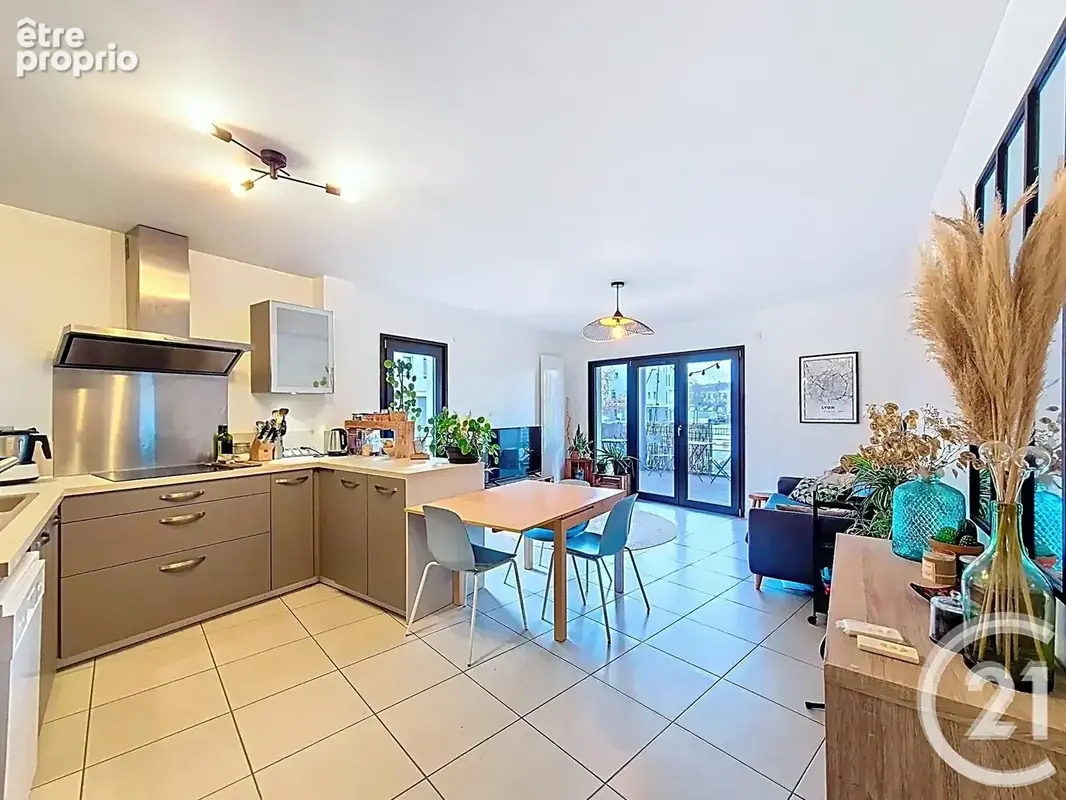 Appartement 3 pièces 63 m² à vendre à Sathonay-Camp (69580) - photo 2