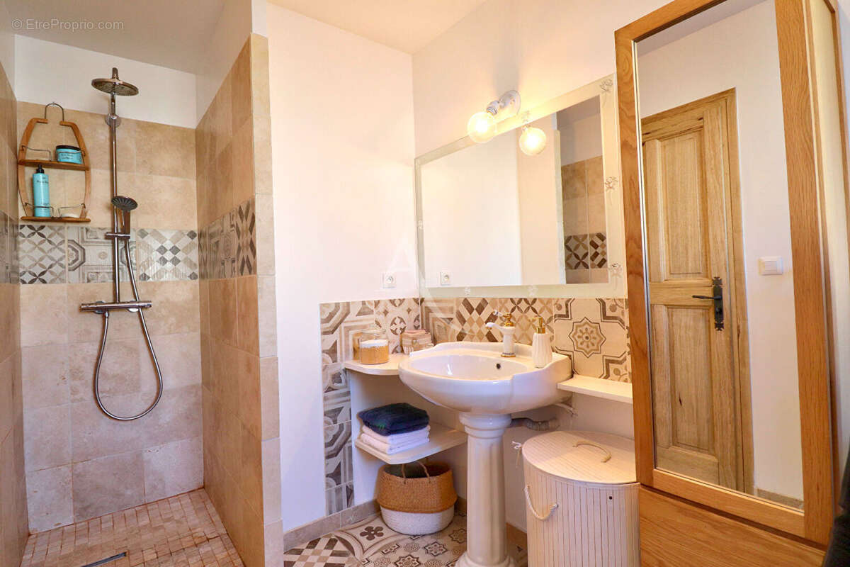 Maison à VINON-SUR-VERDON