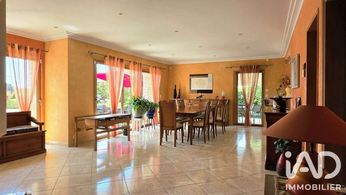 Maison 212 m² à Surzur  - photo 3