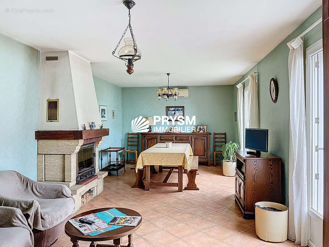 Salon-séjour - Maison à BETTON