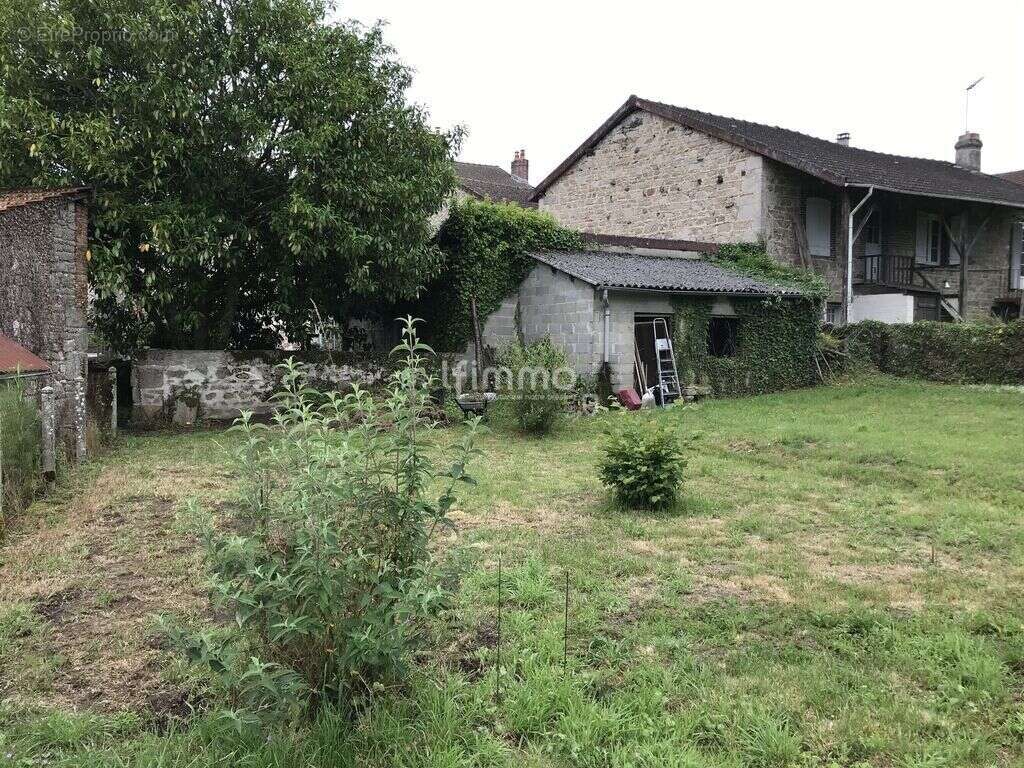 Maison à SAUVIAT-SUR-VIGE