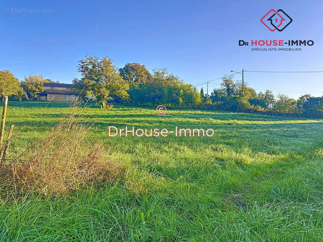 Terrain à SAVIGNAC-LES-EGLISES