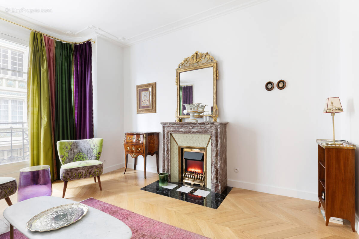 Appartement à PARIS-16E