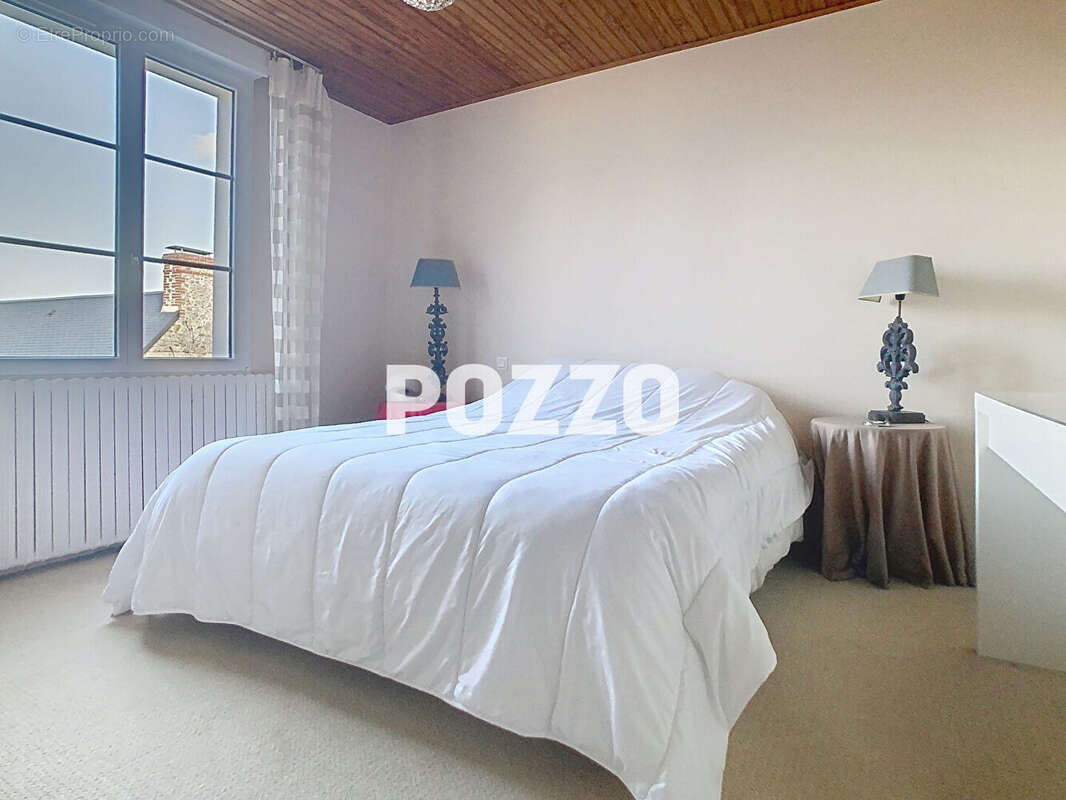 Maison - type 5 -  Geffosses - 3 chambres - dépendances - proche mer et plage - 144 m² - terrain de 2875 m² - photo 10