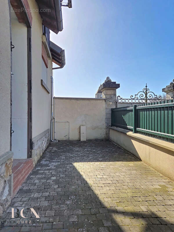 Maison à MONTSOULT