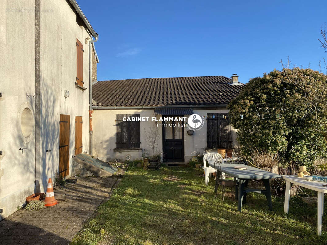 Maison à BUSSY-LE-GRAND