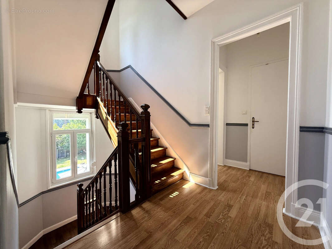 Maison 164 m² à Saint-Quentin  - photo 16