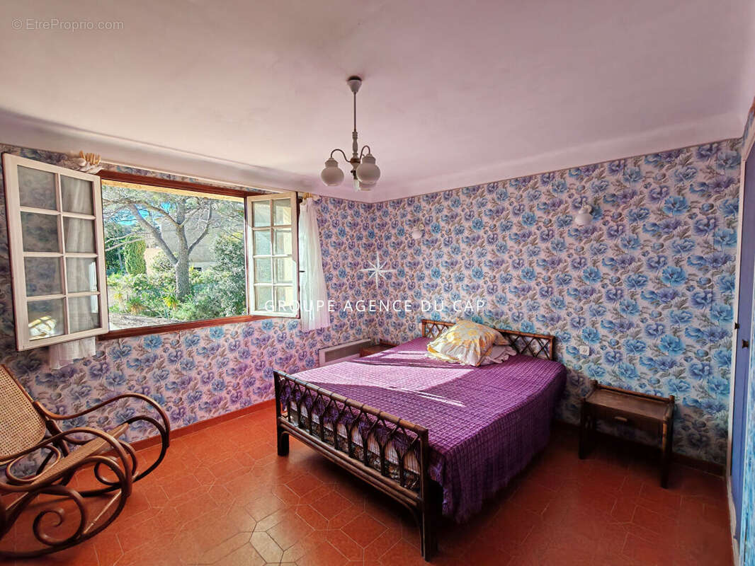 A vendre villa 6 pieces 4 chambres solarium avec apercu mer piscine a proximite du centre ville de saint aygulf - photo 11