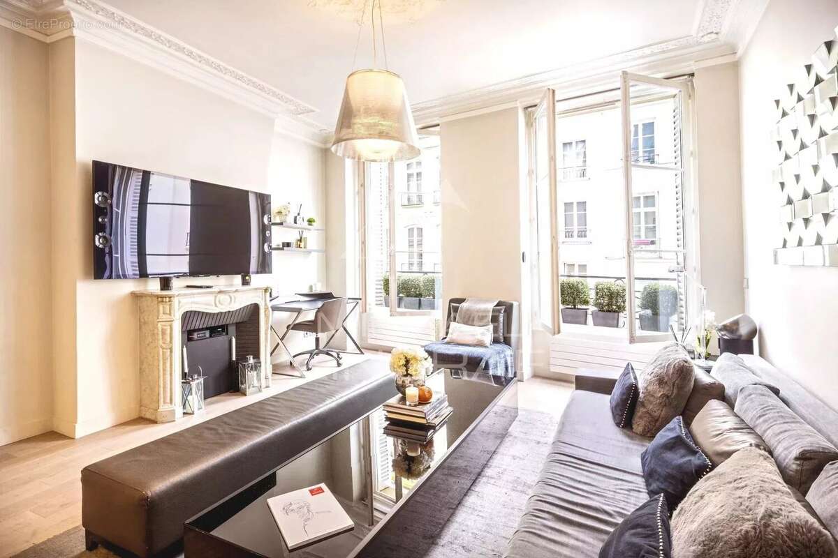 Appartement à PARIS-1E
