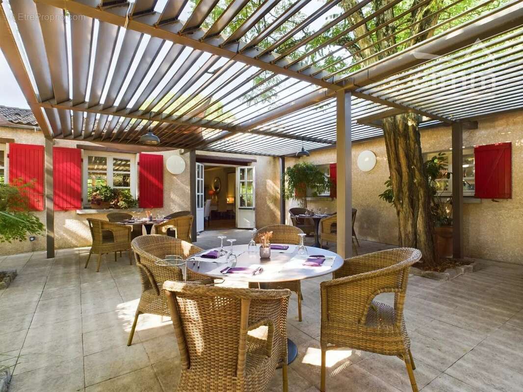 Commerce à SAINT-PAUL-LE-JEUNE