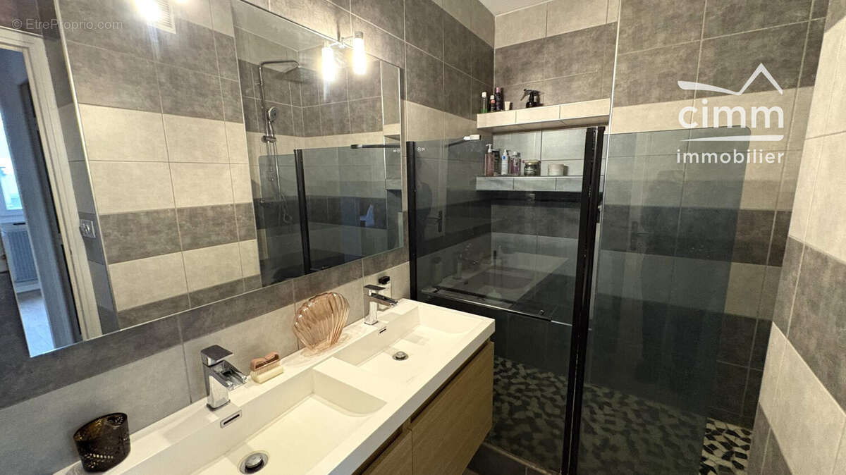 Appartement à LE PONT-DE-CLAIX