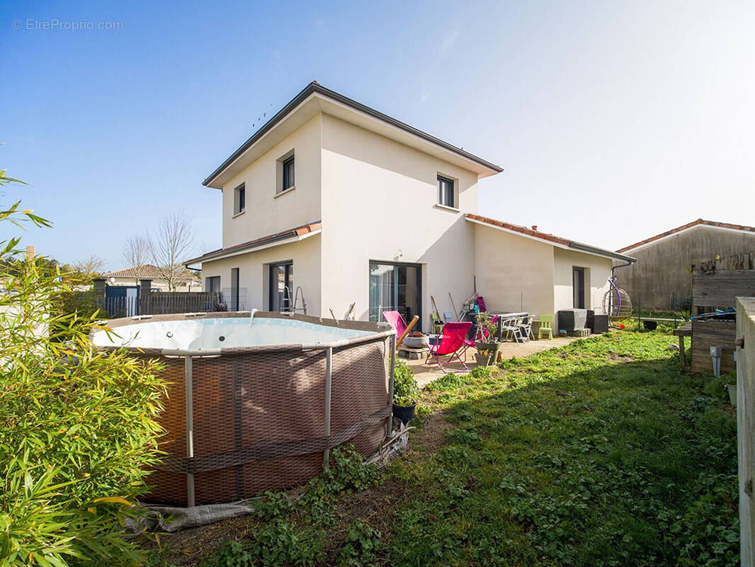 Maison à PARENTIS-EN-BORN
