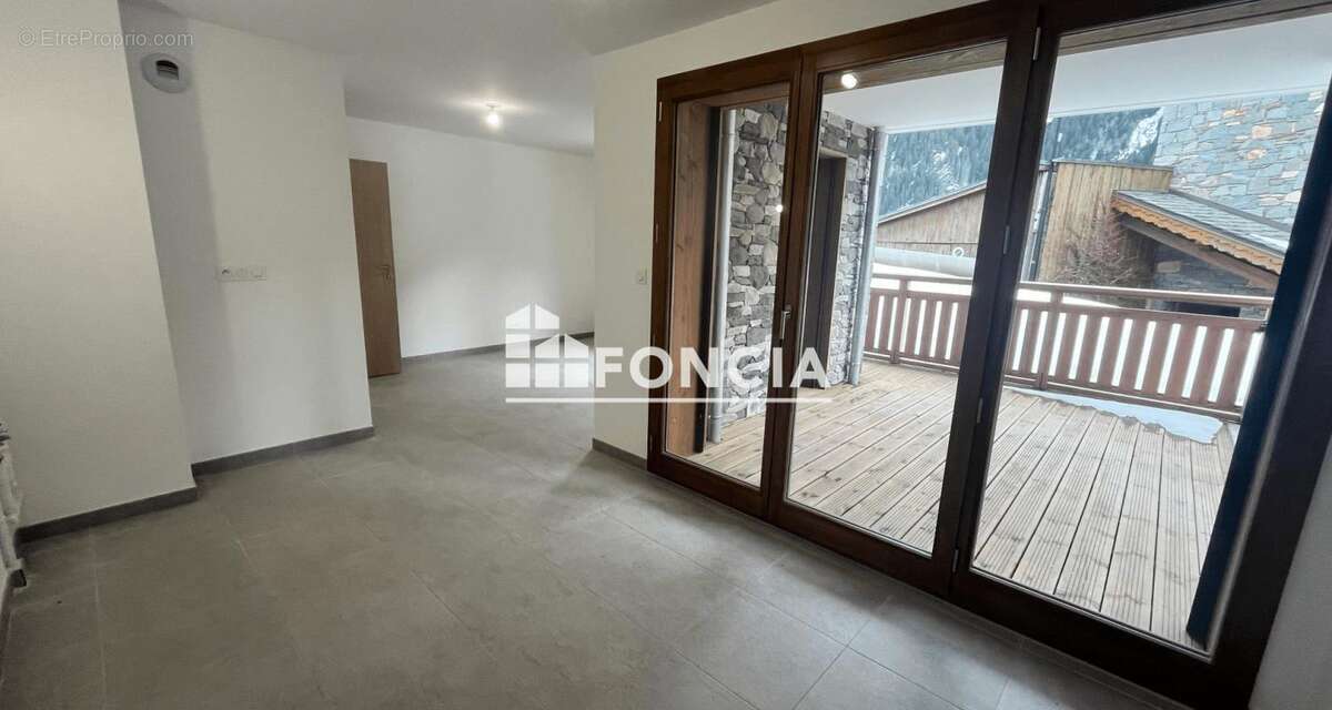 CHAMPAGNY-EN-VANOISE - LA VALLOISE - Spacieux T3 + Cabine avec grande terrasse et parking couvert ! - photo 2
