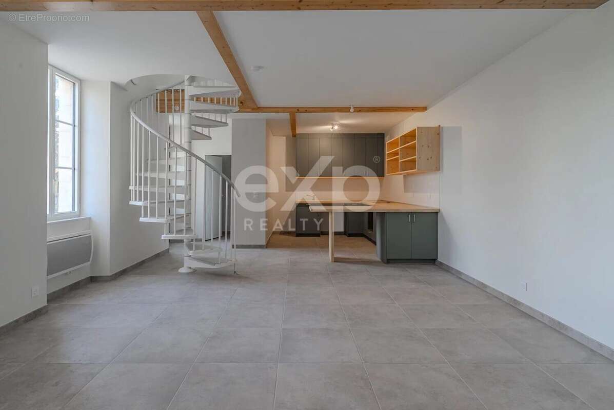 Appartement à SALLES